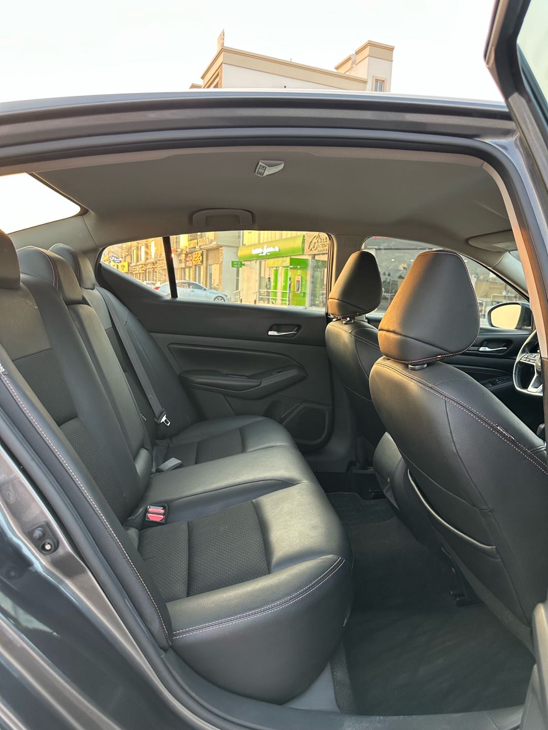 Car Image 2022 NISSAN ALTIMA SR