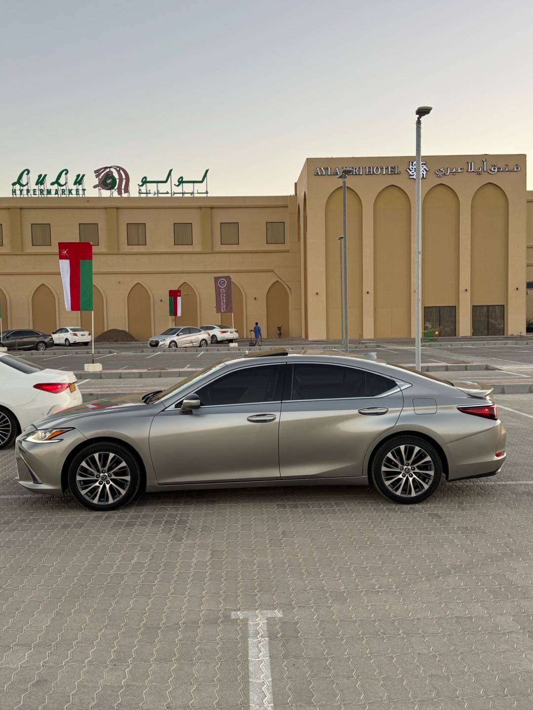 Car Image 2019 LEXUS ES 350