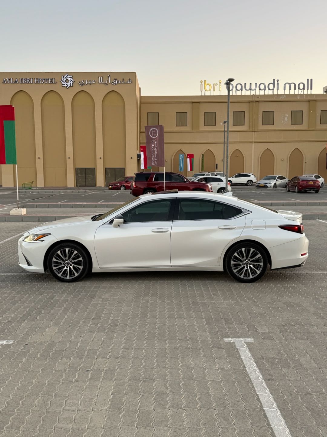 Car Image 2019 LEXUS ES 350