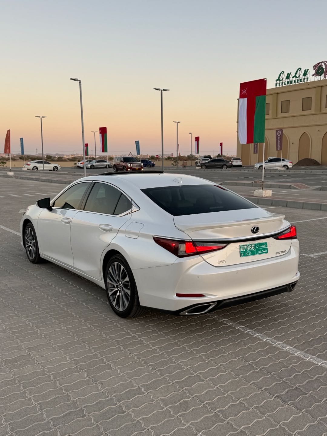 Car Image 2019 LEXUS ES 350