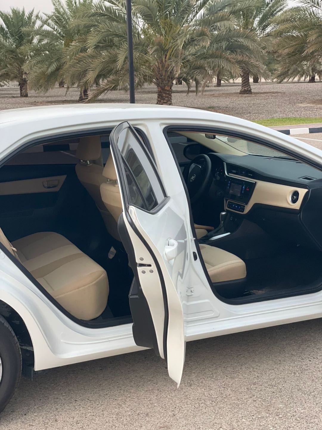 Car Image 2018 TOYOTA COROLLA LE