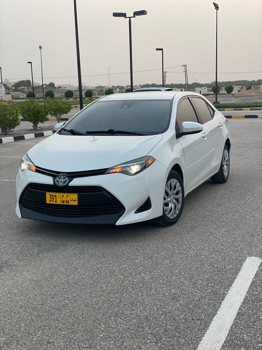 Car Image 2018 TOYOTA COROLLA LE