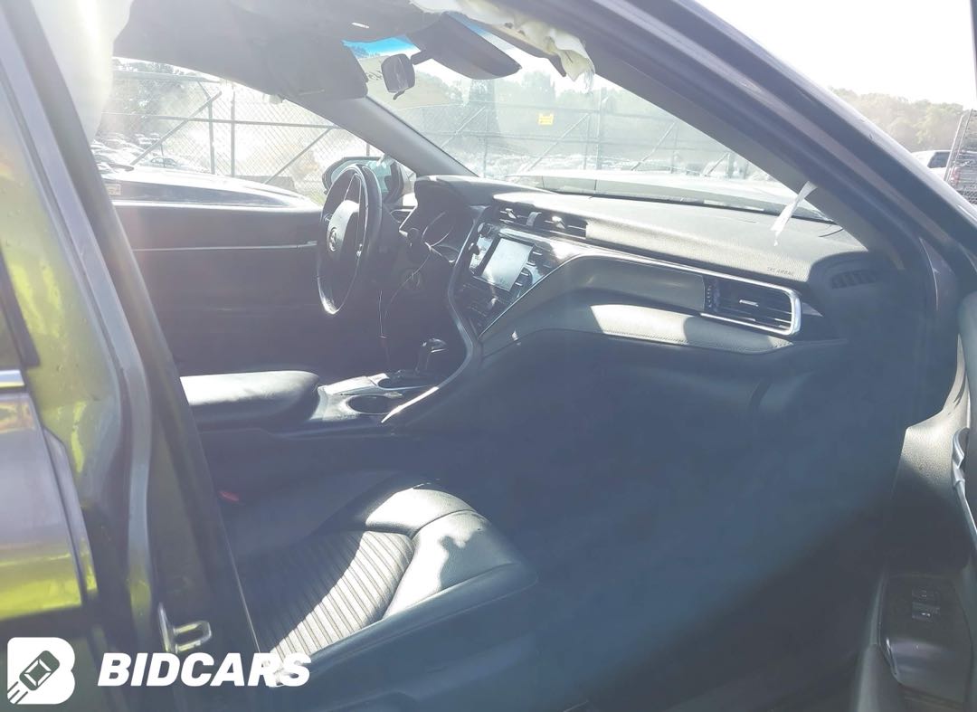 Car Image 2018 TOYOTA CAMRY