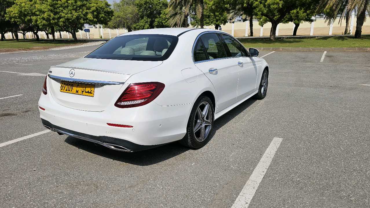 Car Image 2019 MERCEDES E Class 300