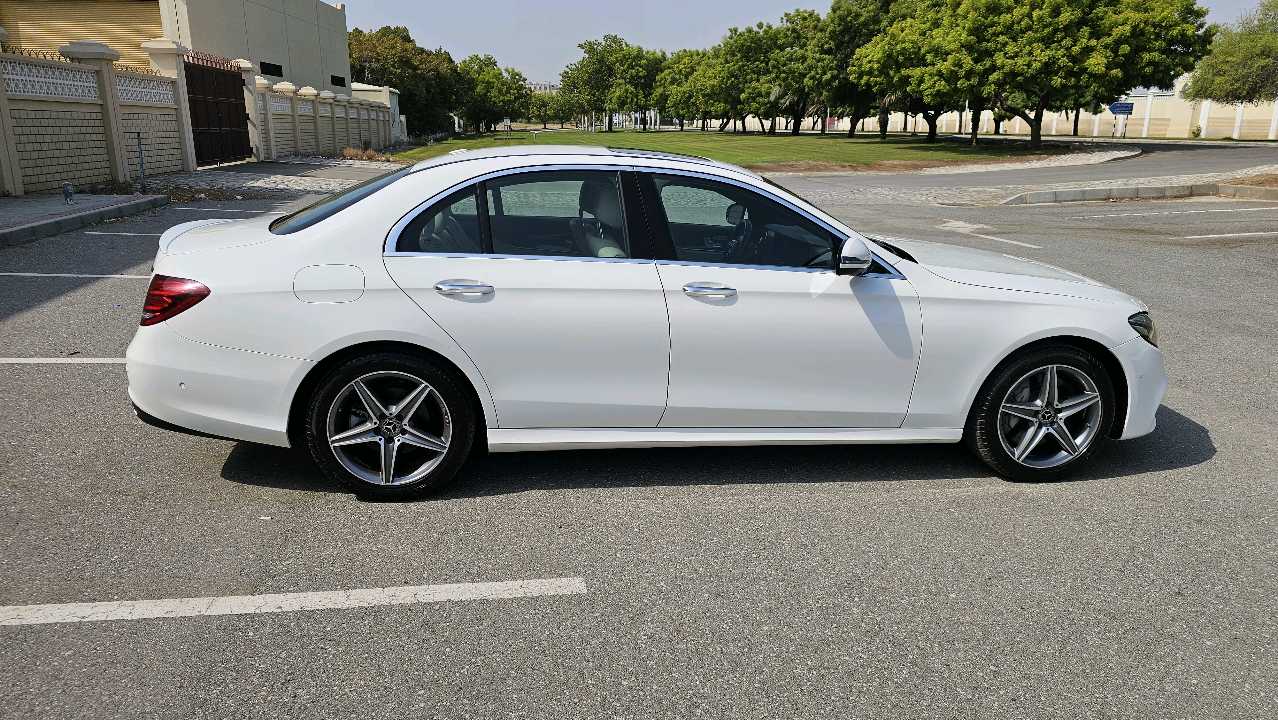 Car Image 2019 MERCEDES E Class 300