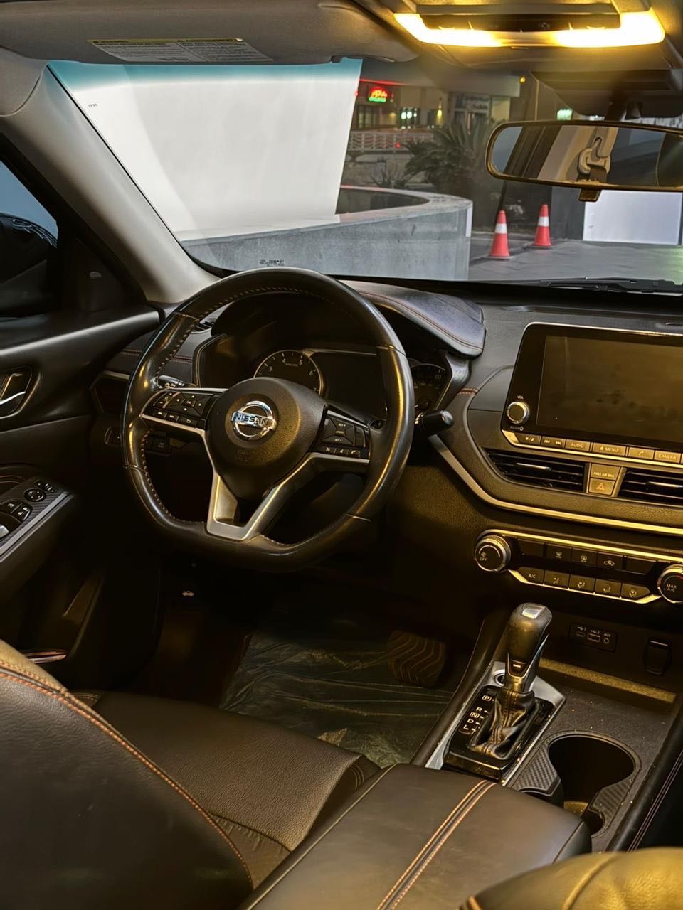 Car Image 2020 NISSAN ALTIMA SR