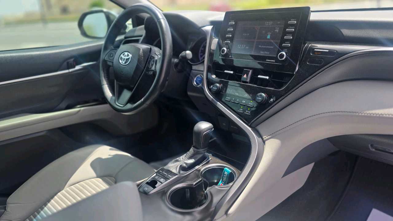 Car Image 2021 TOYOTA CAMRY SE