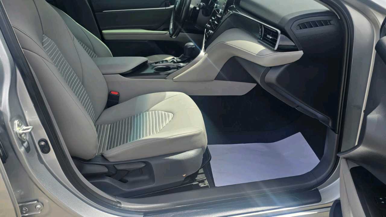 Car Image 2021 TOYOTA CAMRY SE