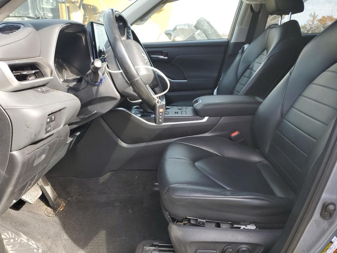 Car Image 2023 TOYOTA HIGHLANDER