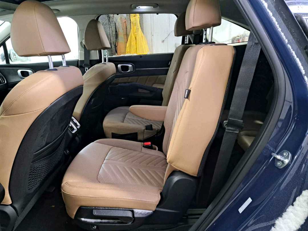 Car Image 2025 KIA SORENTO