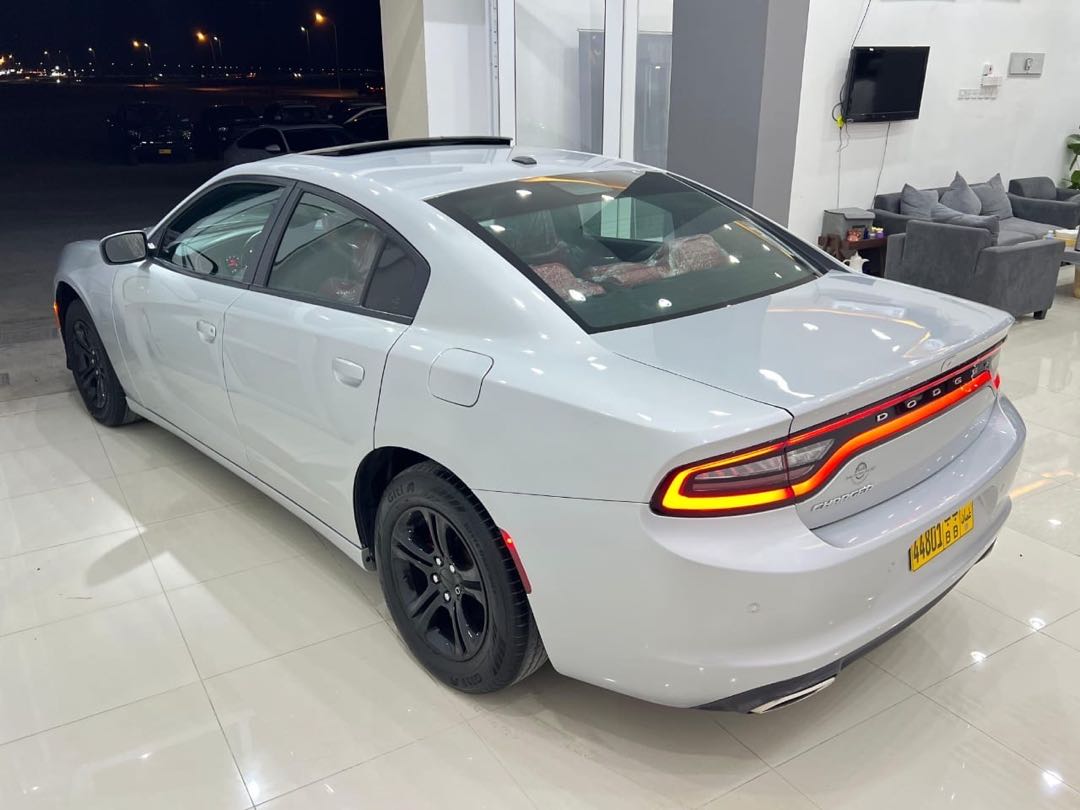 Car Image 2019 DODGE CHARGER SXT