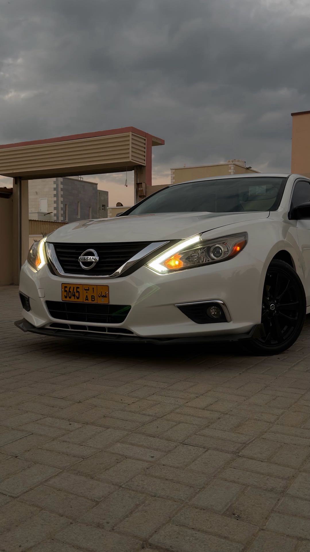 Car Image 2018 NISSAN ALTIMA SR