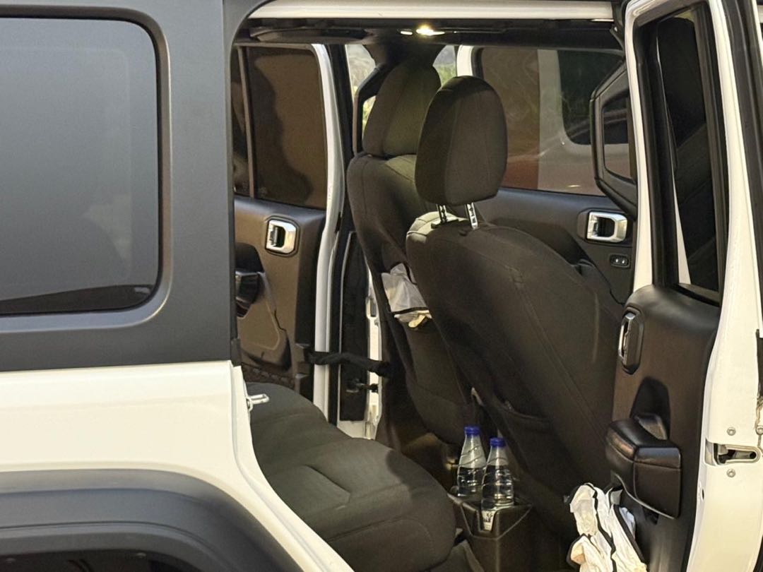 Car Image 2019 JEEP WRANGLER Sport