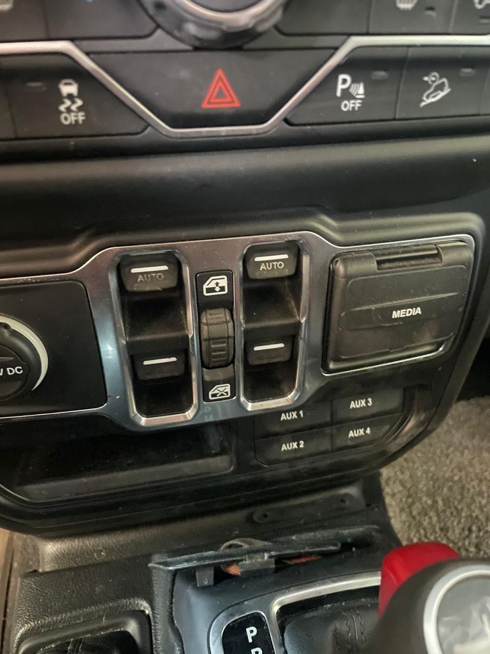 Car Image 2019 JEEP WRANGLER Sport