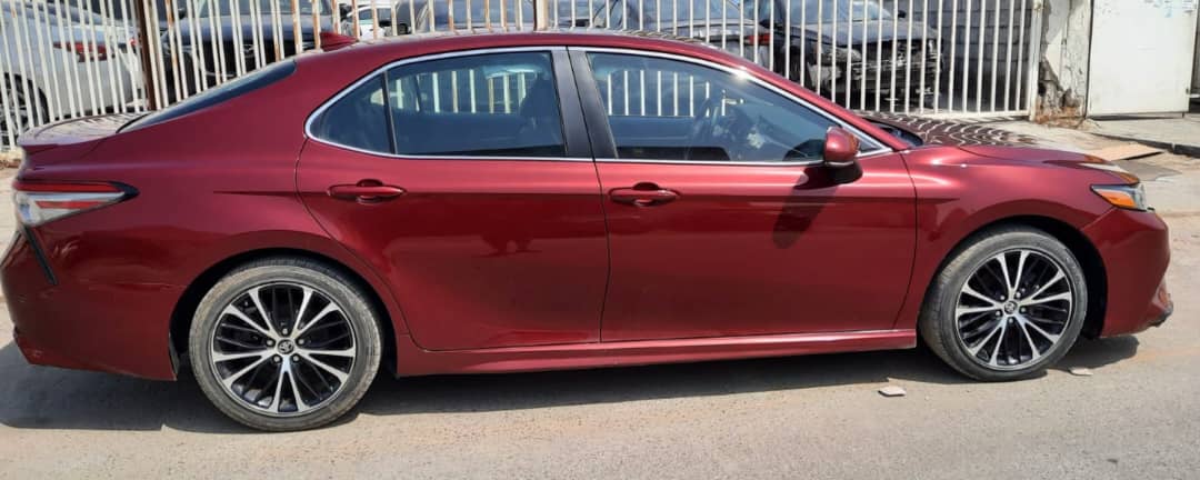 Car Image 2018 TOYOTA CAMRY