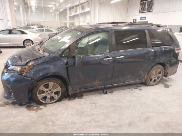 Car Image 2019 TOYOTA SIENNA