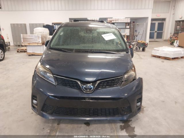 Car Image 2019 TOYOTA SIENNA