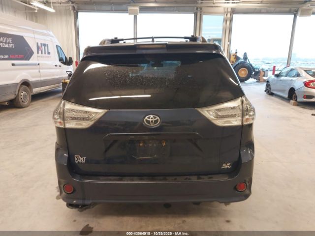 Car Image 2019 TOYOTA SIENNA