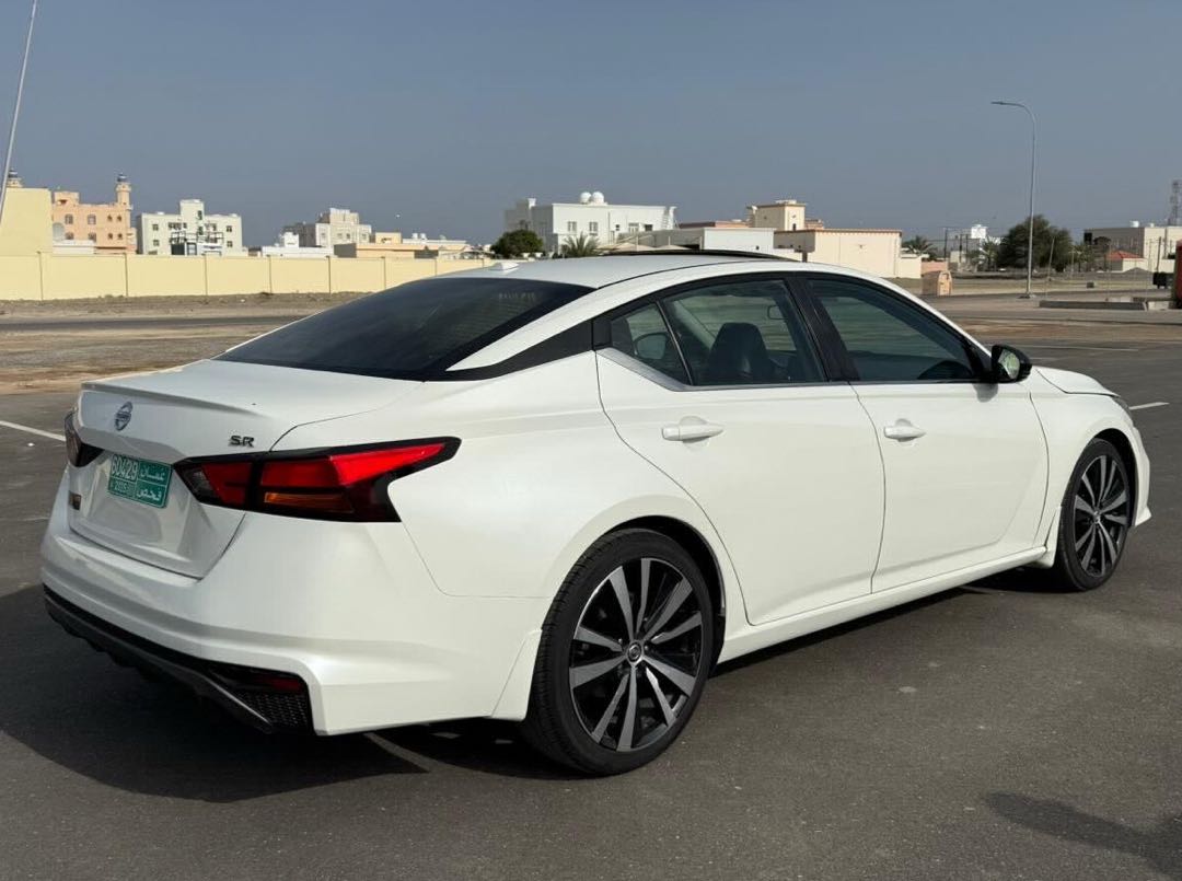 Car Image 2019 NISSAN ALTIMA SR
