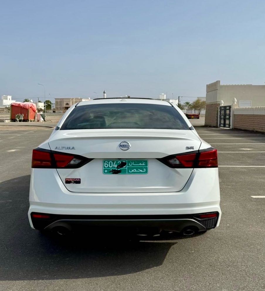 Car Image 2019 NISSAN ALTIMA SR