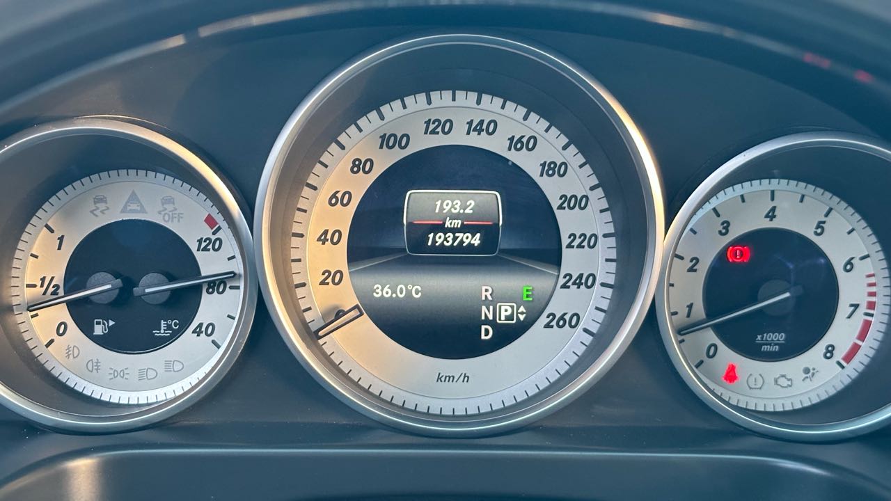 Car Image 2014 MERCEDES E Class 300