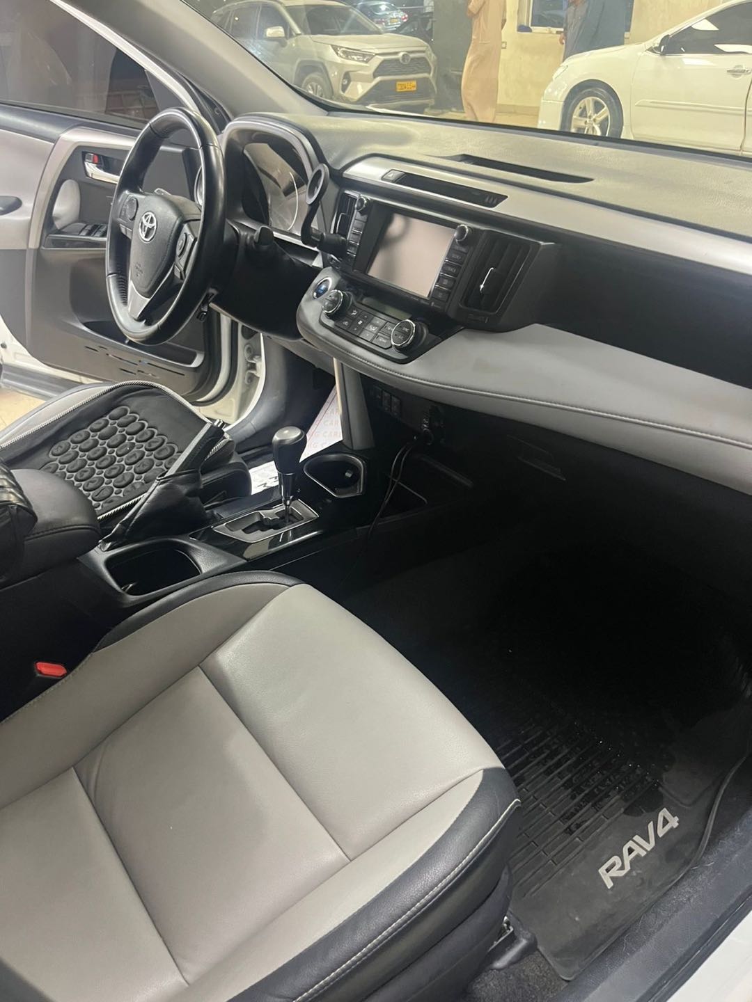 Car Image 2017 TOYOTA RAV4 LIMITED