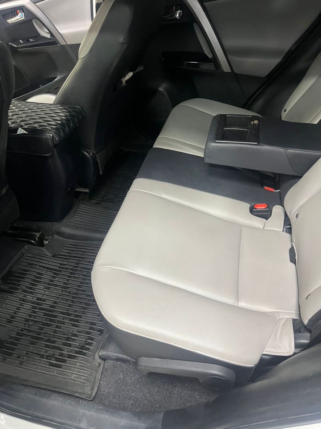 Car Image 2017 TOYOTA RAV4 LIMITED