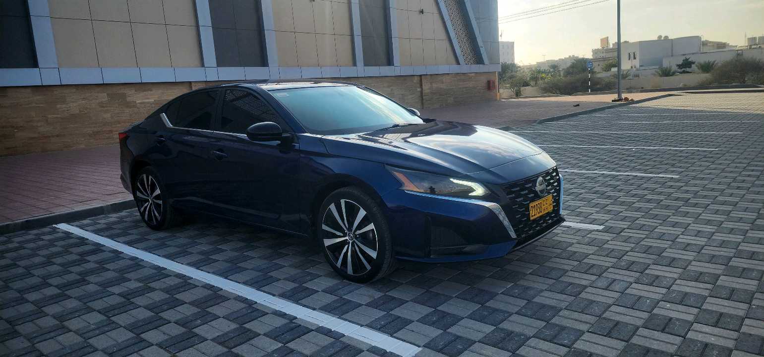 Car Image 2019 NISSAN ALTIMA SR