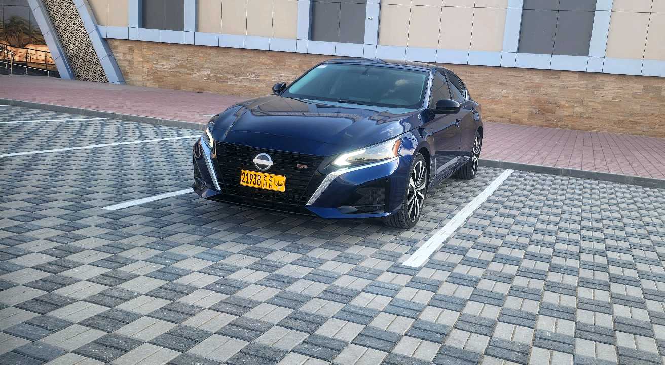 Car Image 2019 NISSAN ALTIMA SR