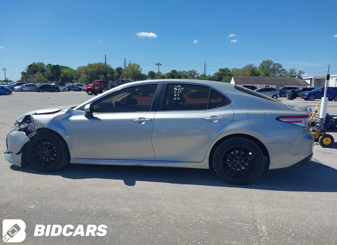 Car Image 2018 TOYOTA CAMRY