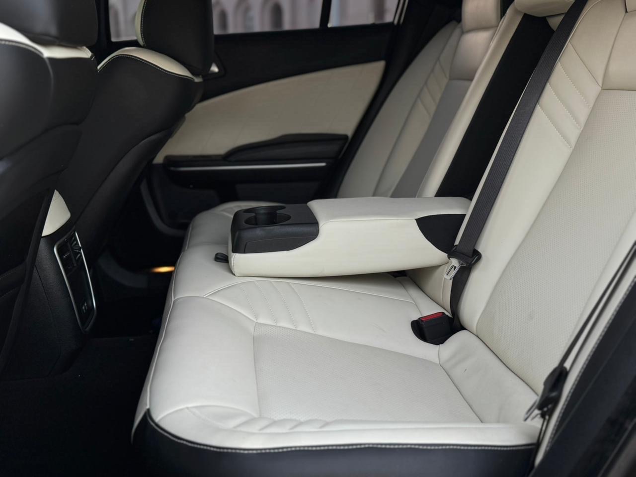 Car Image 2019 DODGE CHARGER SCAT PACK