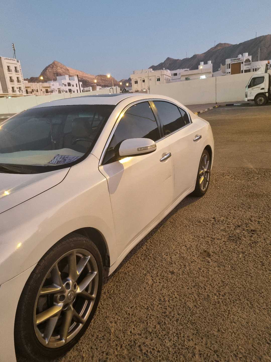 Car Image 2010 NISSAN MAXIMA 