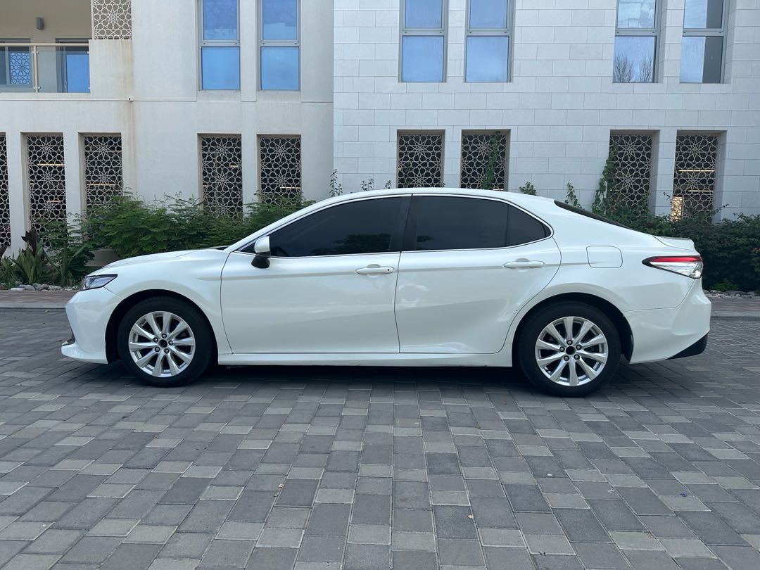 Car Image 2019 TOYOTA CAMRY LE
