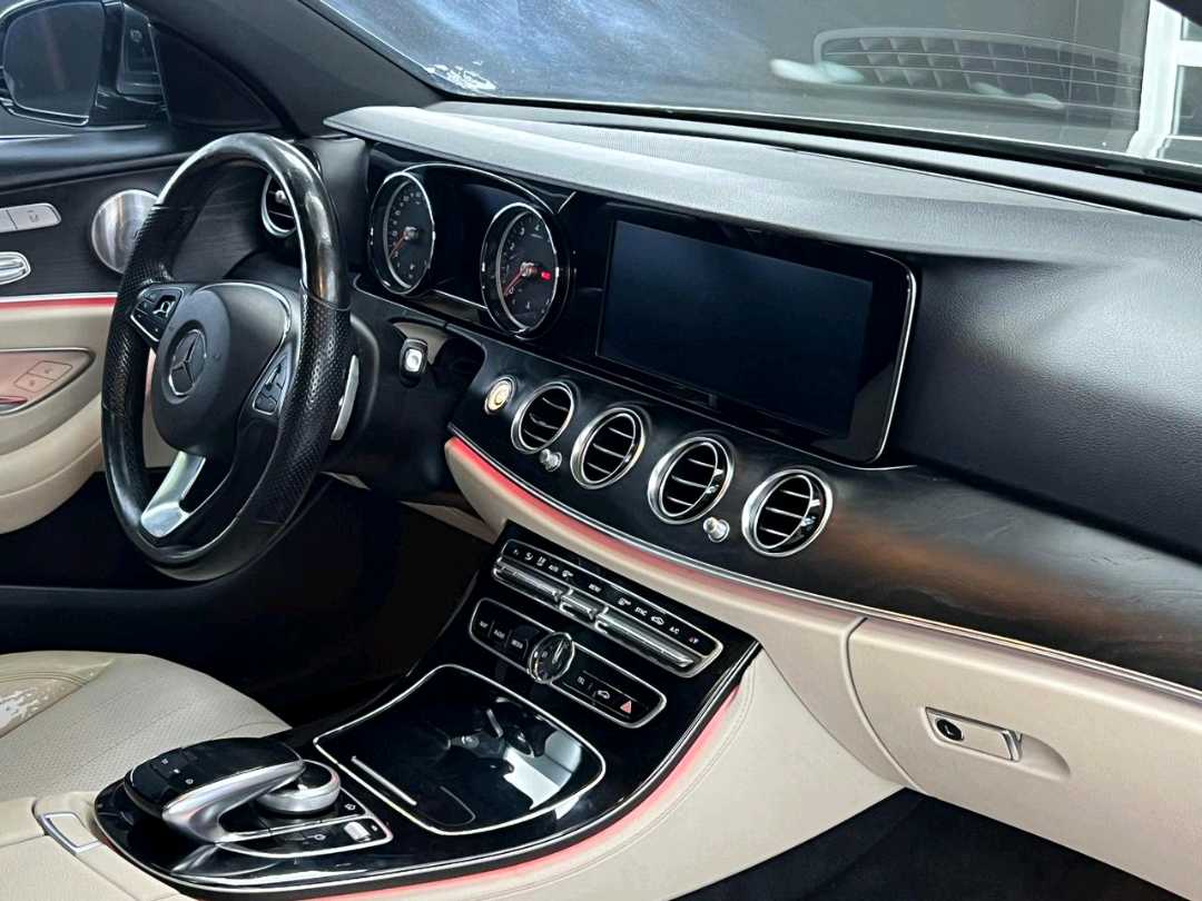 Car Image 2017 MERCEDES E Class 300
