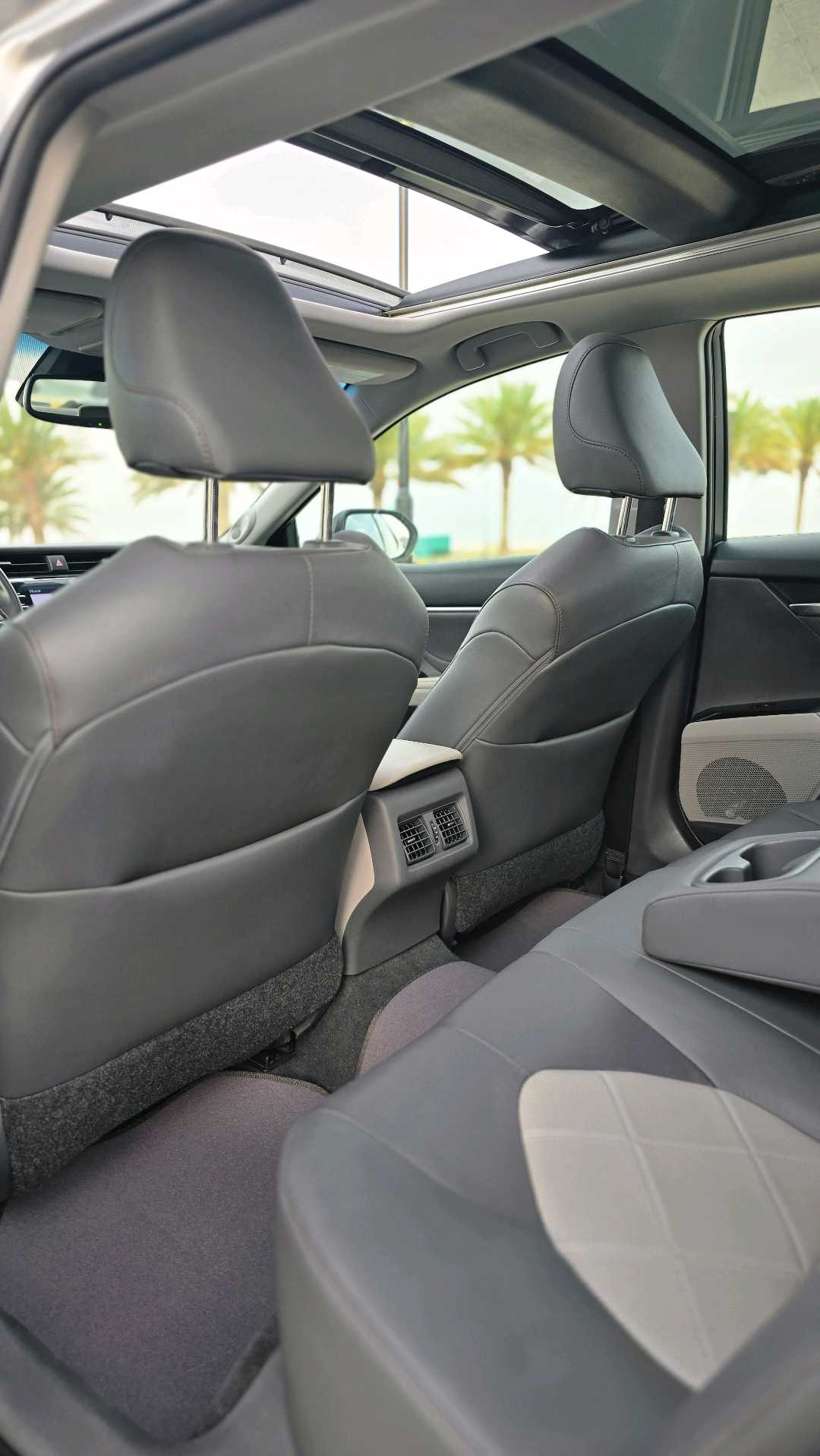 Car Image 2018 TOYOTA CAMRY XLE