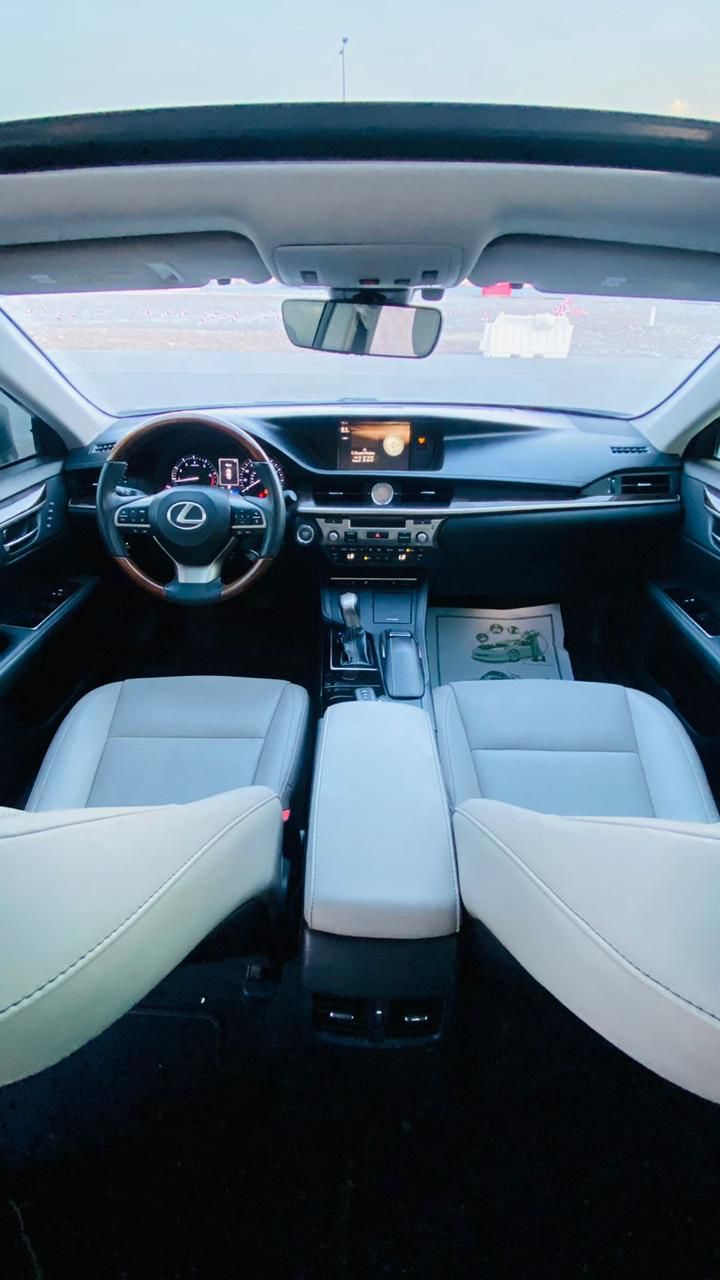 Car Image 2018 LEXUS ES 350