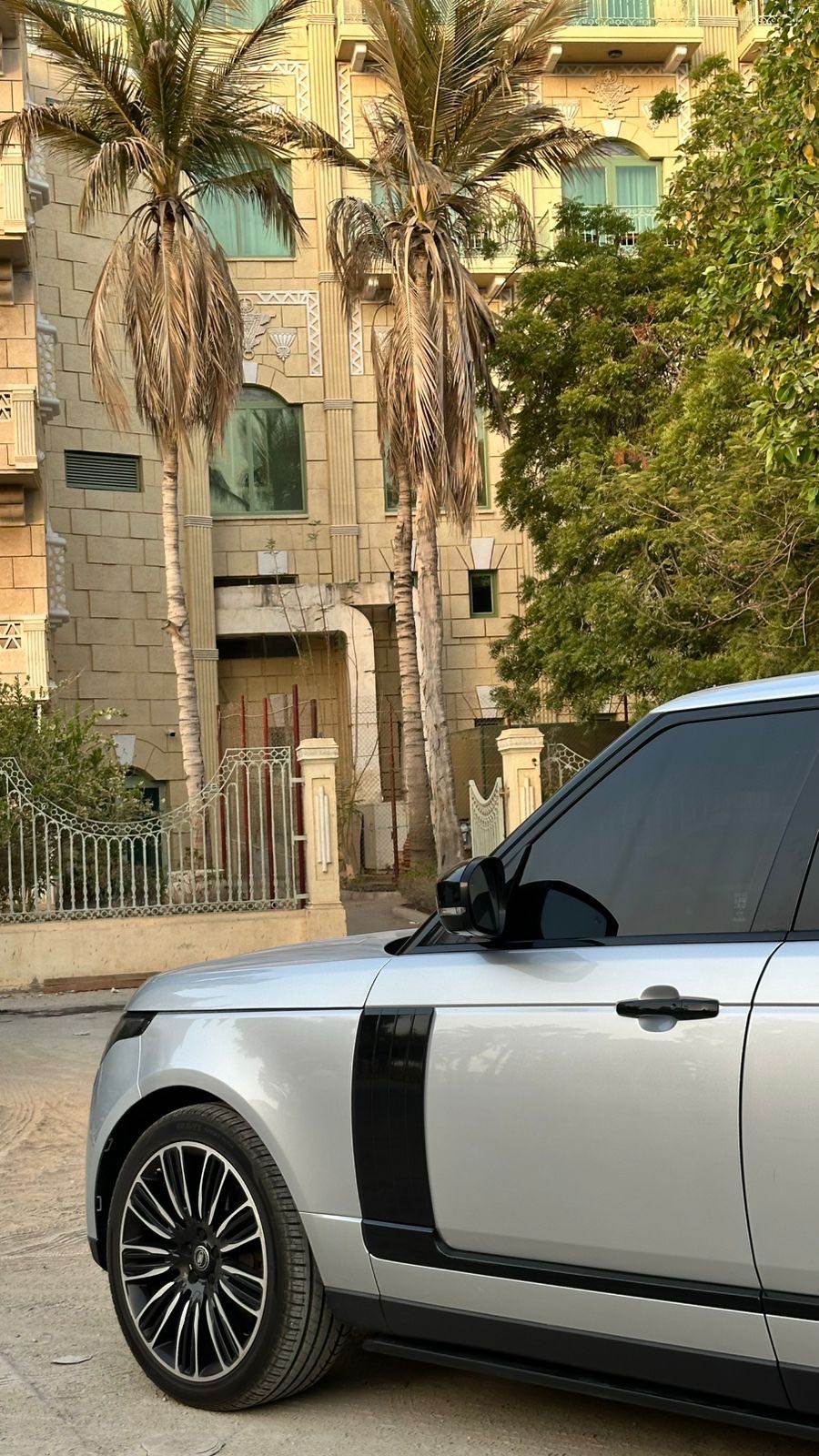 Car Image 2017 LAND ROVER VOGUE 
