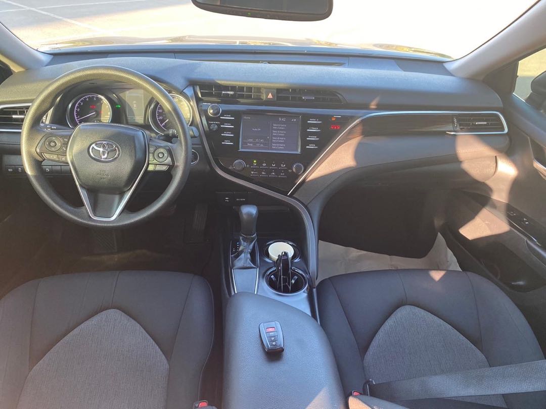Car Image 2018 TOYOTA CAMRY LE