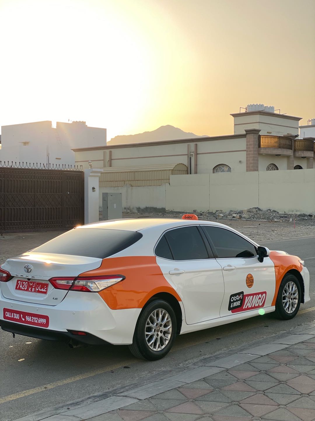 Car Image 2019 TOYOTA CAMRY LE