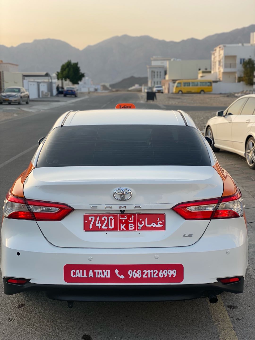 Car Image 2019 TOYOTA CAMRY LE