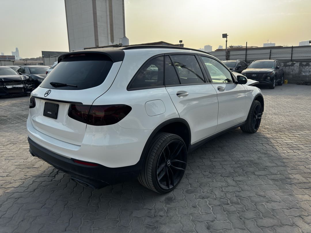 Car Image 2019 MERCEDES GLC CLASS
