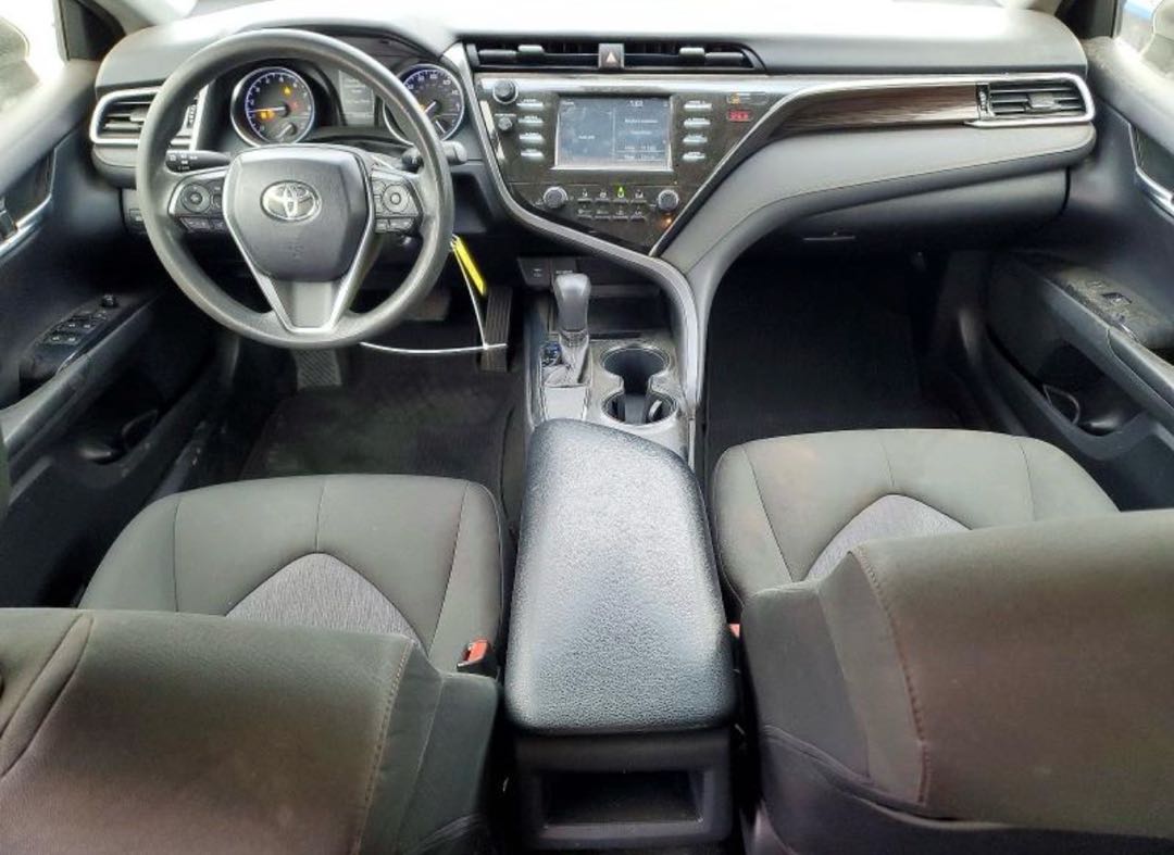 Car Image 2018 TOYOTA CAMRY