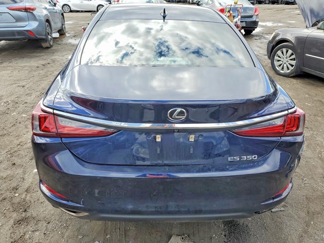 Car Image 2024 LEXUS ES
