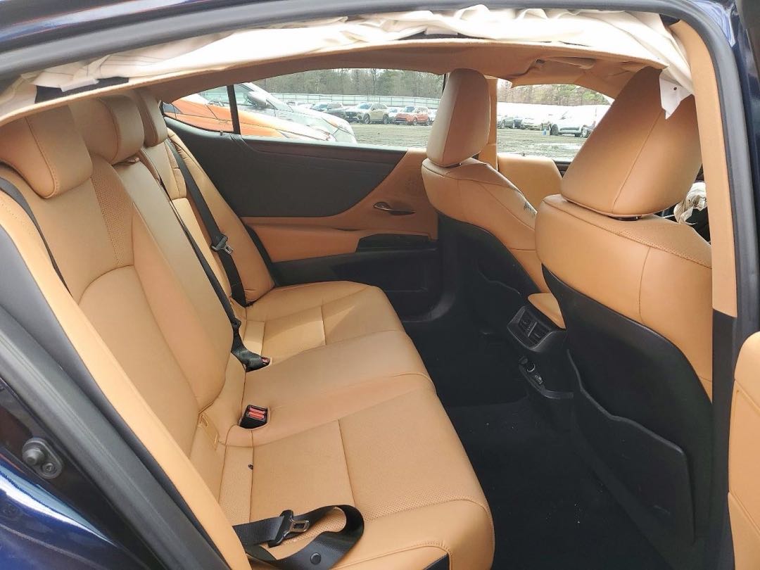 Car Image 2024 LEXUS ES