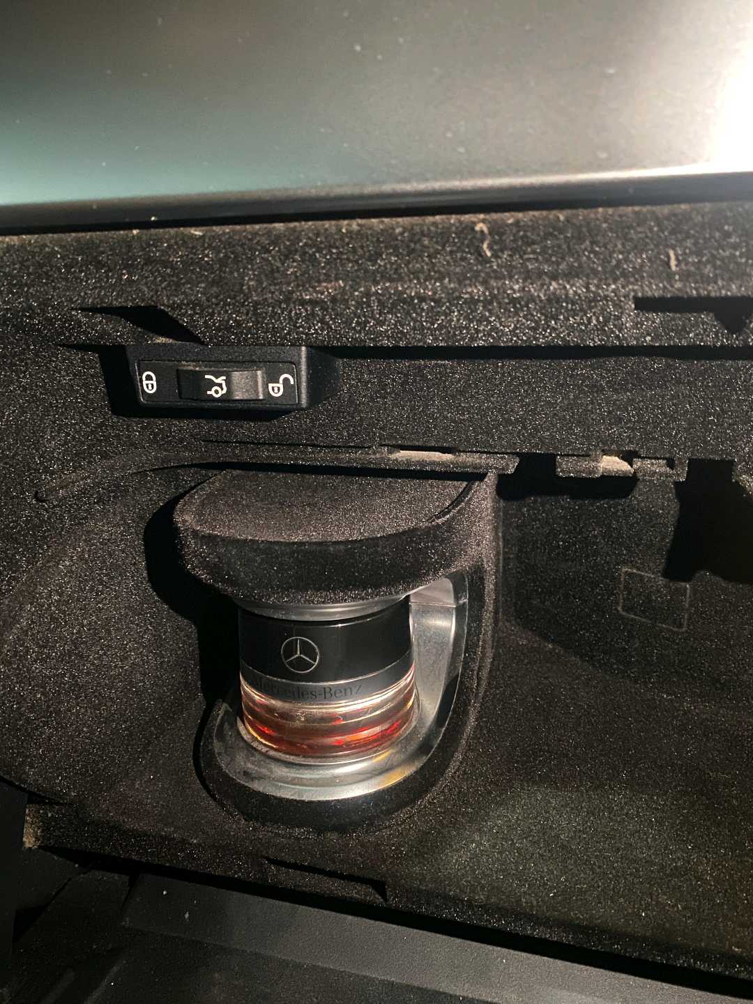 Car Image 2017 MERCEDES C Class 300