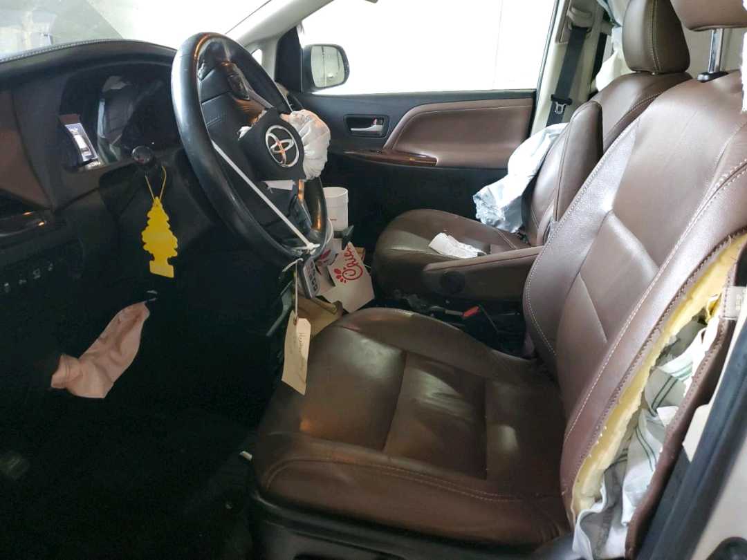 Car Image 2018 TOYOTA SIENNA