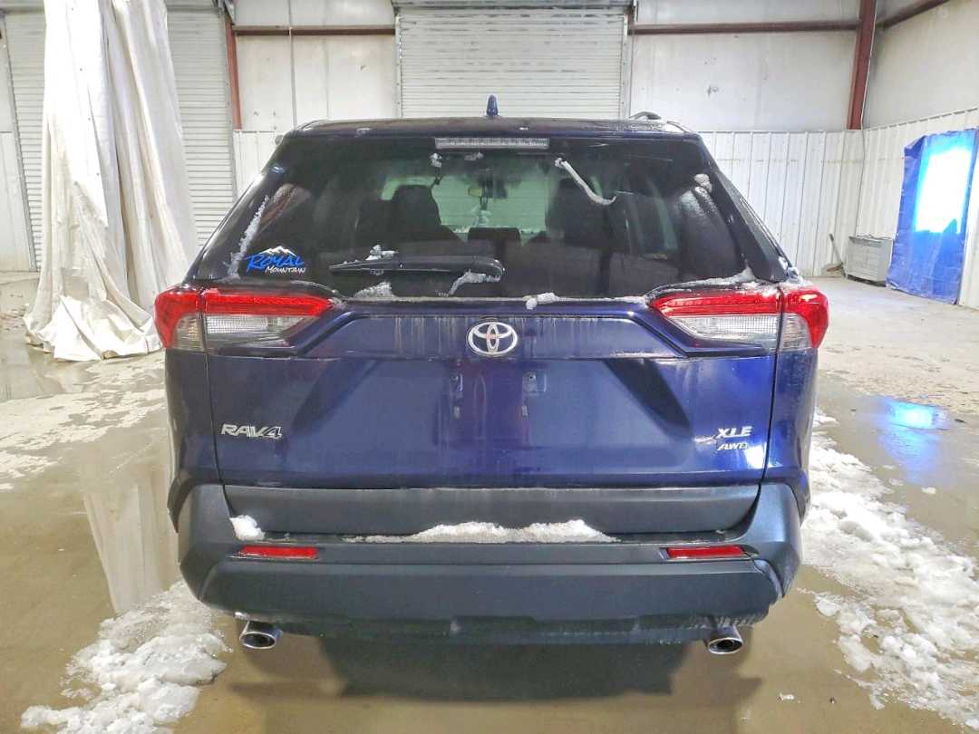 Car Image 2021 TOYOTA RAV4