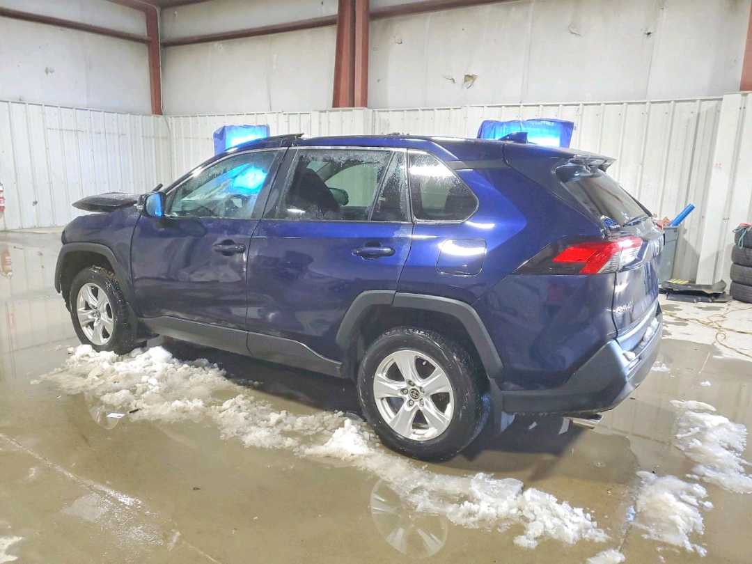 Car Image 2021 TOYOTA RAV4