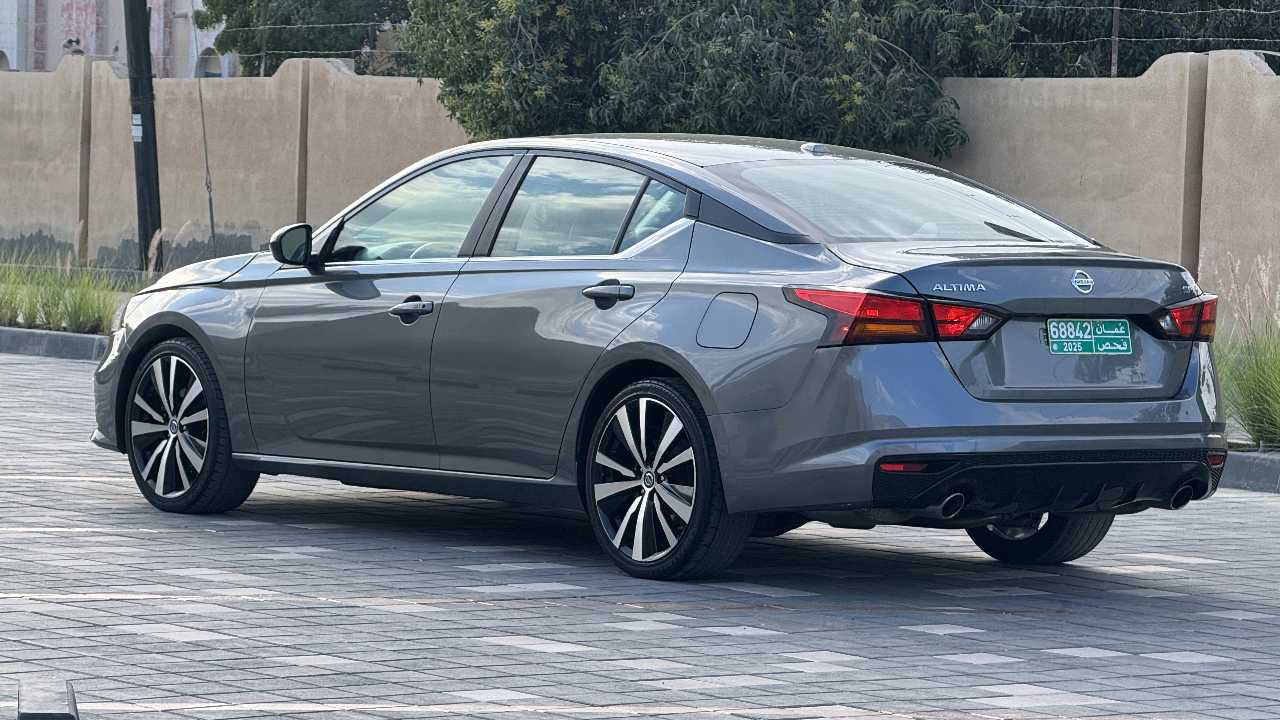 Car Image 2019 NISSAN ALTIMA SR
