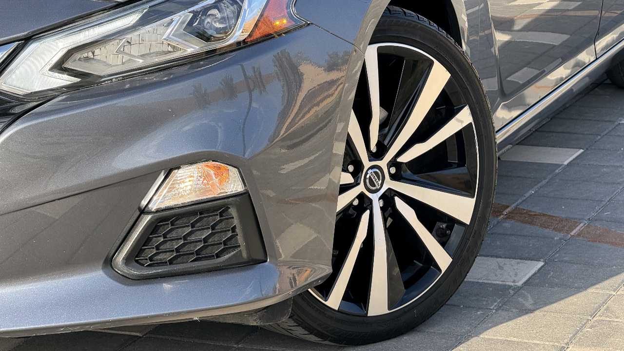 Car Image 2019 NISSAN ALTIMA SR